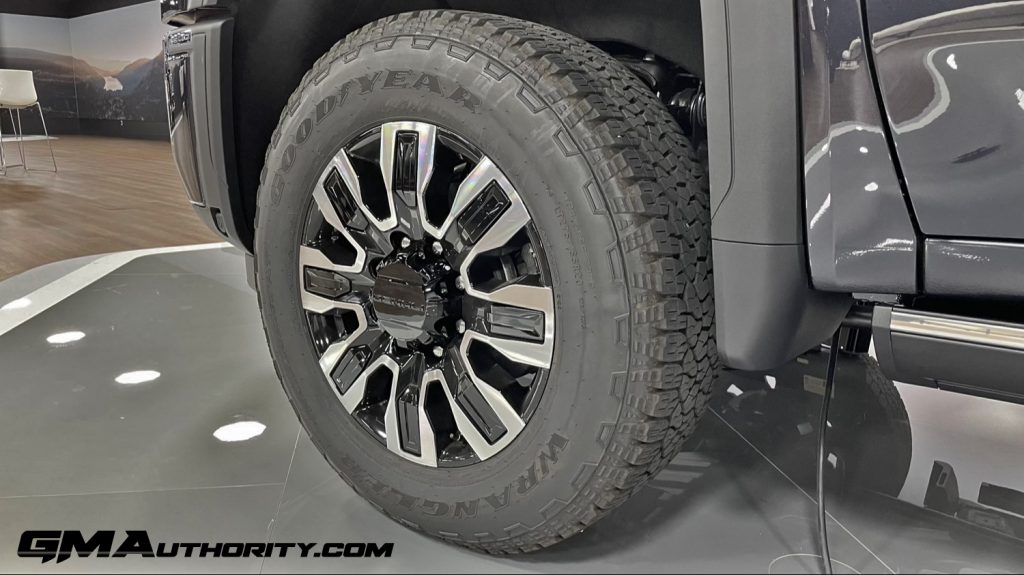 2024 GMC Sierra HD Denali Ultimate with 20-inch Ultra-bright machined aluminum wheels with High Gloss black accents