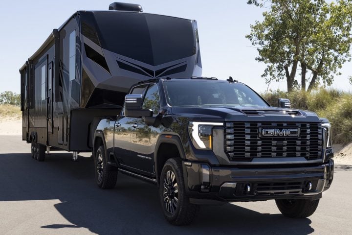 Front three quarters view of the GMC Sierra HD pickup. 