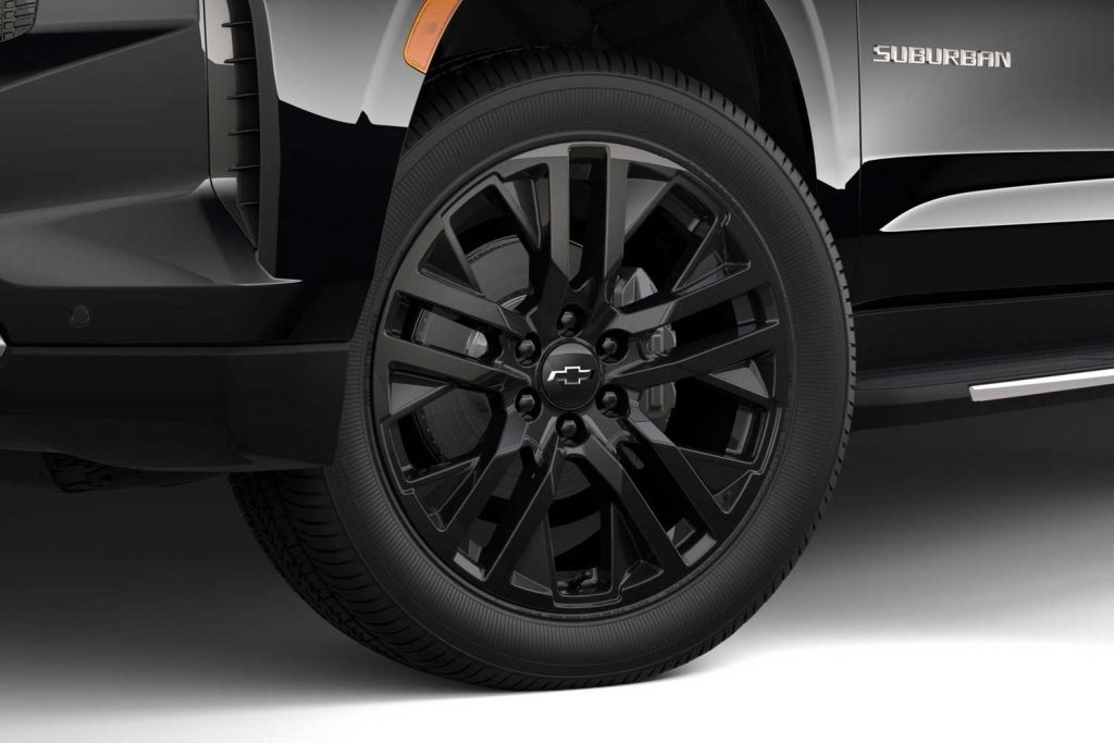 22-inch Multi-spoke Gloss Black wheels oin the 2023 Chevy Tahoe