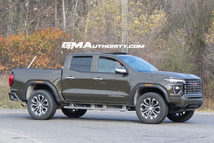 The 2025 GMC Canyon is no longer available to order in Deep Bronze Metallic paint.