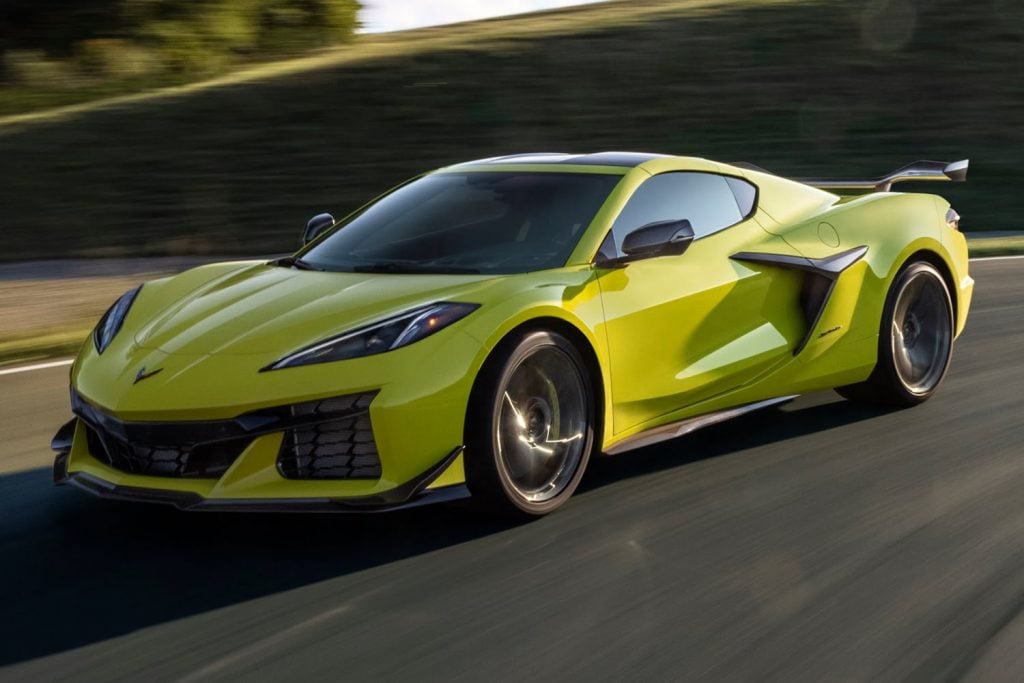 Bright Green C7 Corvette  Chevy corvette, Chevrolet corvette