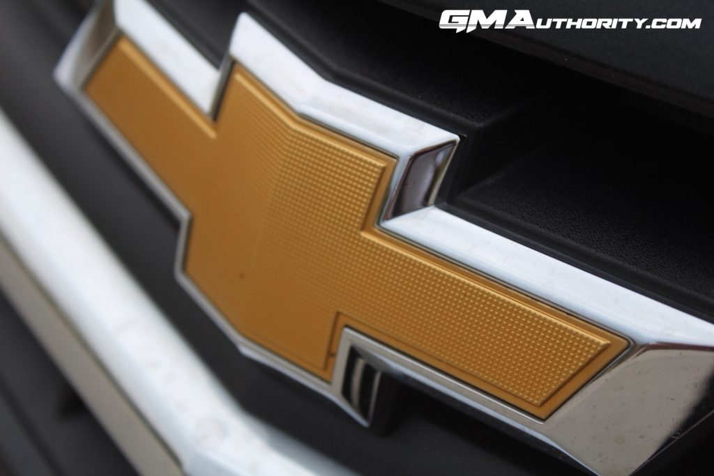 The Chevy Bow Tie badge on the Equinox.
