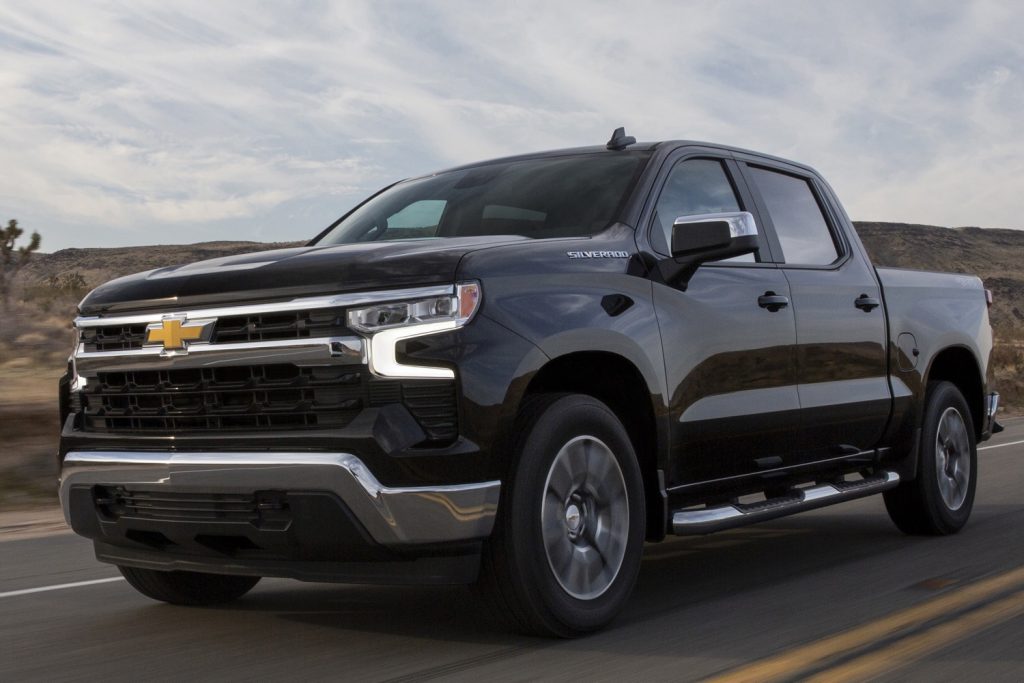 An image of the Chevy Silverado 1500 LT.