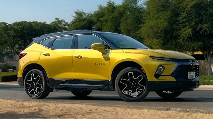 Side view of the 2023 Chevy Blazer RS.