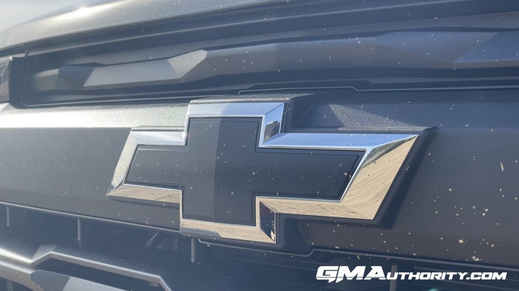 Chevy Bow Tie badge on the Chevy Colorado. 
