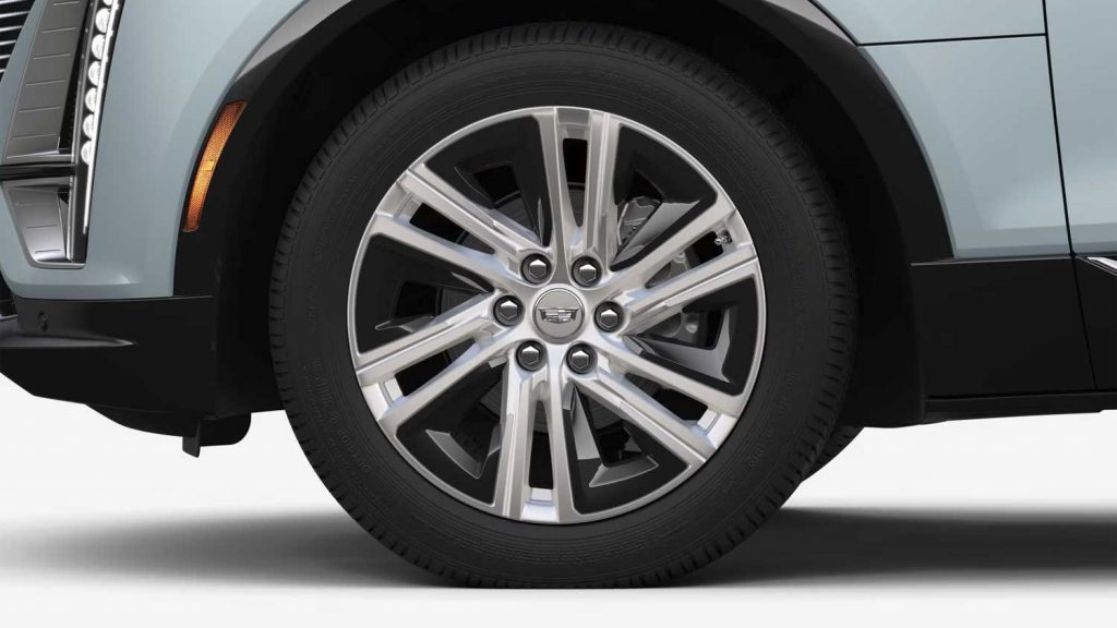 The 20-inch NZM wheel for the Tech trim of the 2024 Cadillac Lyriq.