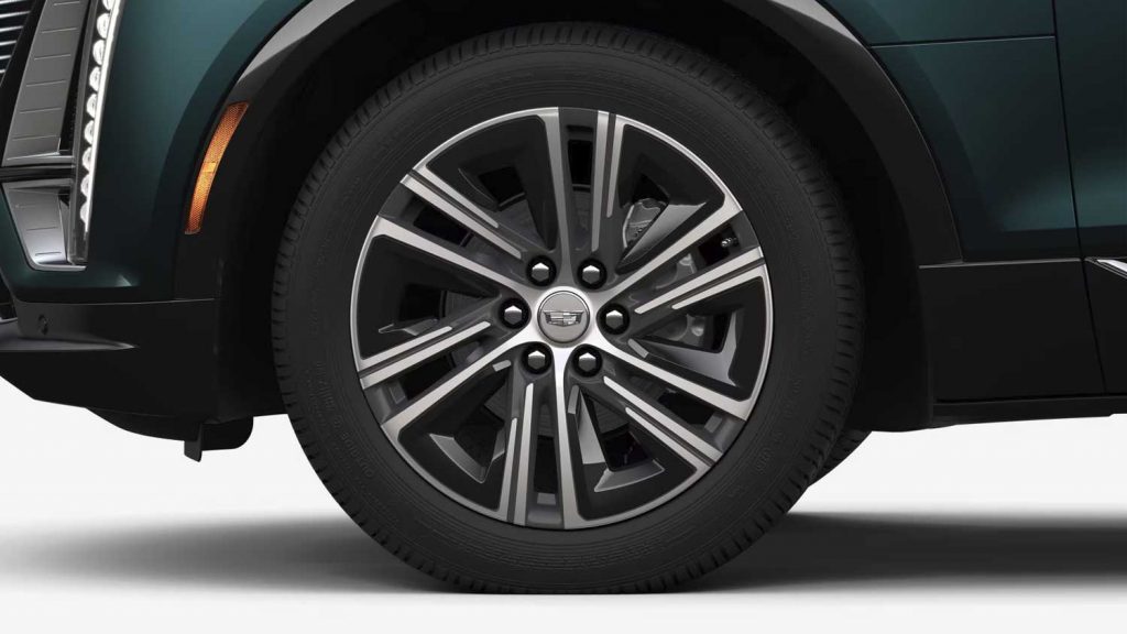The 20-inch NZN wheel for the Luxury 1 and Luxury 2 trims of the 2024 Cadillac Lyriq.
