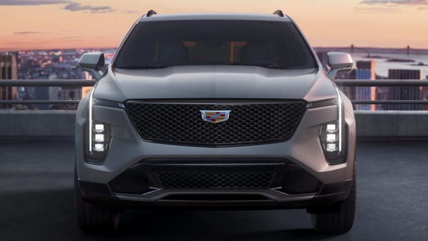 2024 Cadillac XT4 front