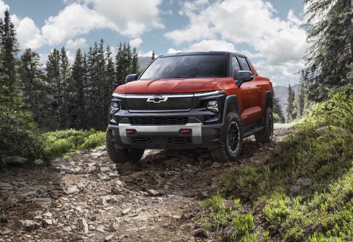 Front three quarters view of the Chevy Silverado EV Trail Boss.