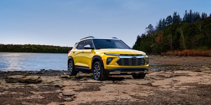 Front-three-quarter view of Chevy Trailblazer.