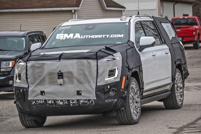 Here's A Glimpse Of The Refreshed 2024 GMC Yukon Interior