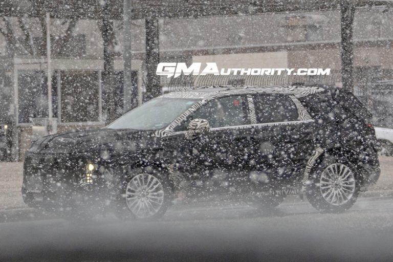 2025 Cadillac XT5 Spied Testing Photos