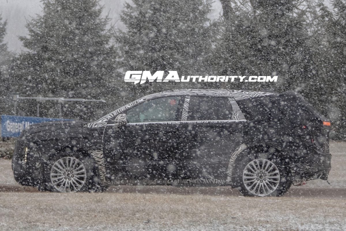 2025 Cadillac XT5 Spied Testing Photos