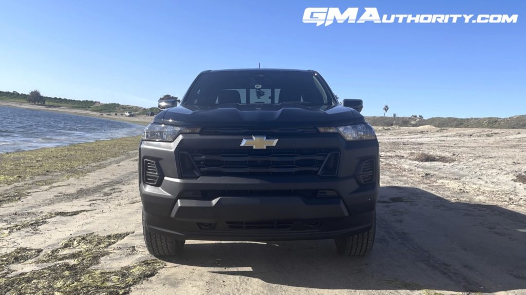 The front end of the all-new 2023 Chevy Colorado WT.
