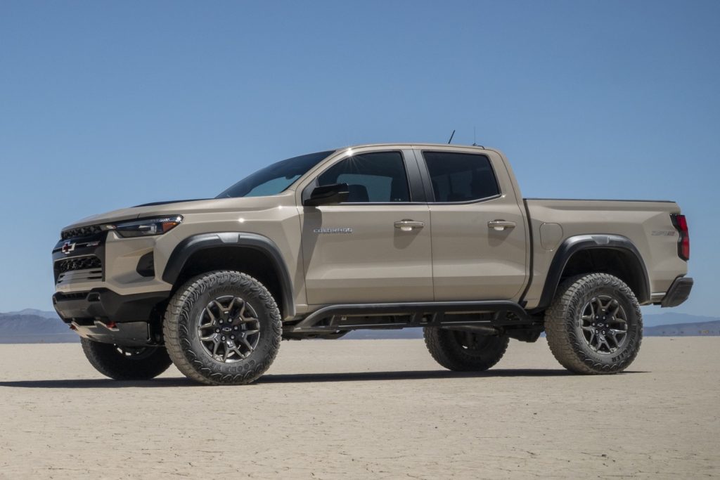 Side view of the 2023 Chevy Colorado ZR2.