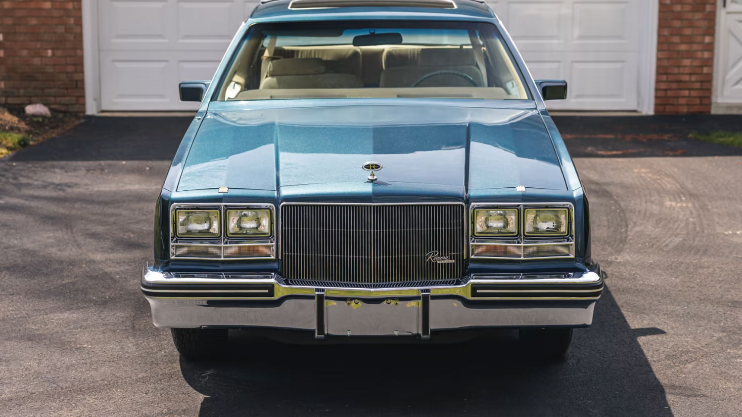 77-Mile 1985 Buick Riviera Headed To Indianapolis Auction