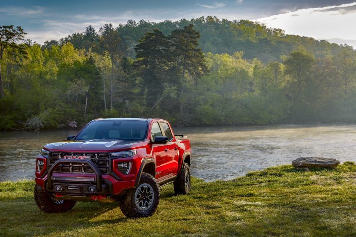 Front three quarters view of the GMC Canyon AT4X Edition 1. 