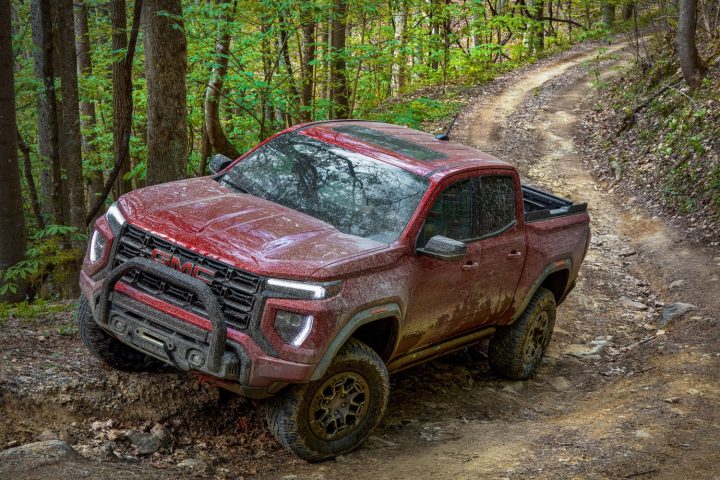 Front three quarters view of the GMC Canyon. 