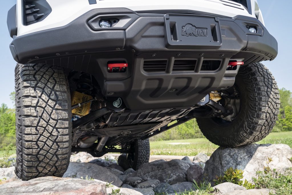 Tires and suspension of the 2024 Chevrolet Colorado ZR2 Bison. 