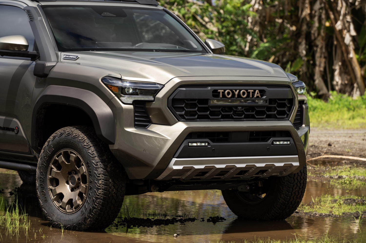 2024 Toyota Tacoma Revealed As Chevy Colorado Rival