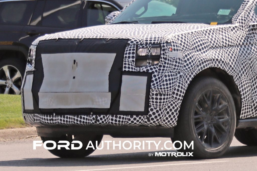 The refreshed 2025 Ford Expedition testing as a prototype.
