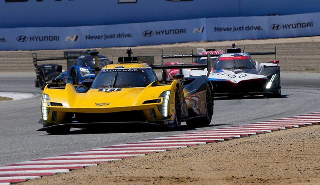 Cadillac V-Series.R and Corvette E-Ray Race into Forza Motorsport