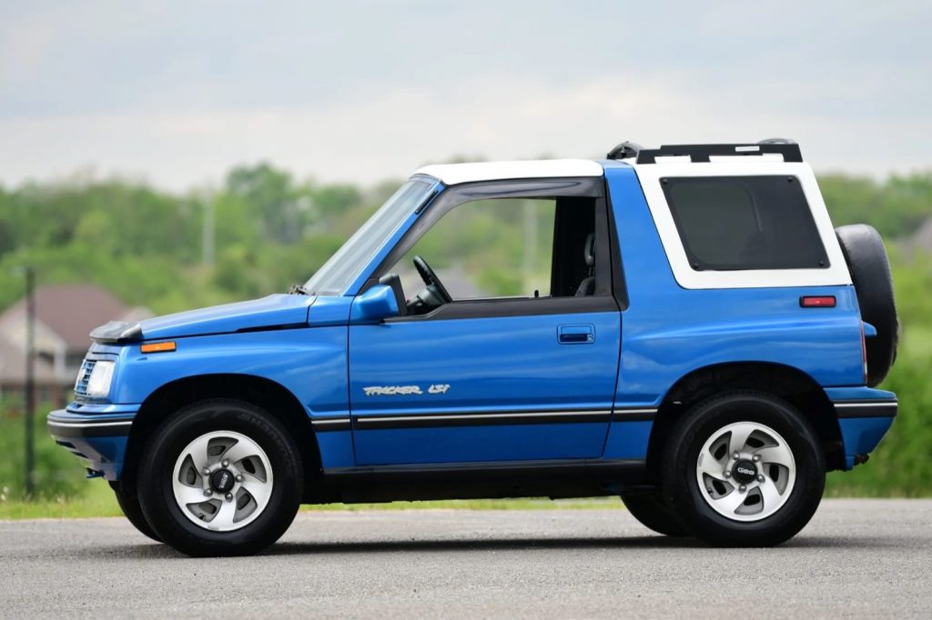 This 1993 Geo Tracker LSi 4x4 is now up for sale.