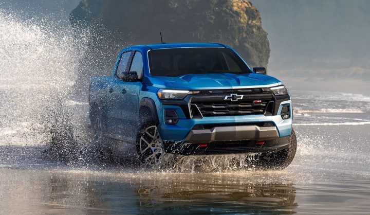 The front end of the 2023 Chevy Colorado.