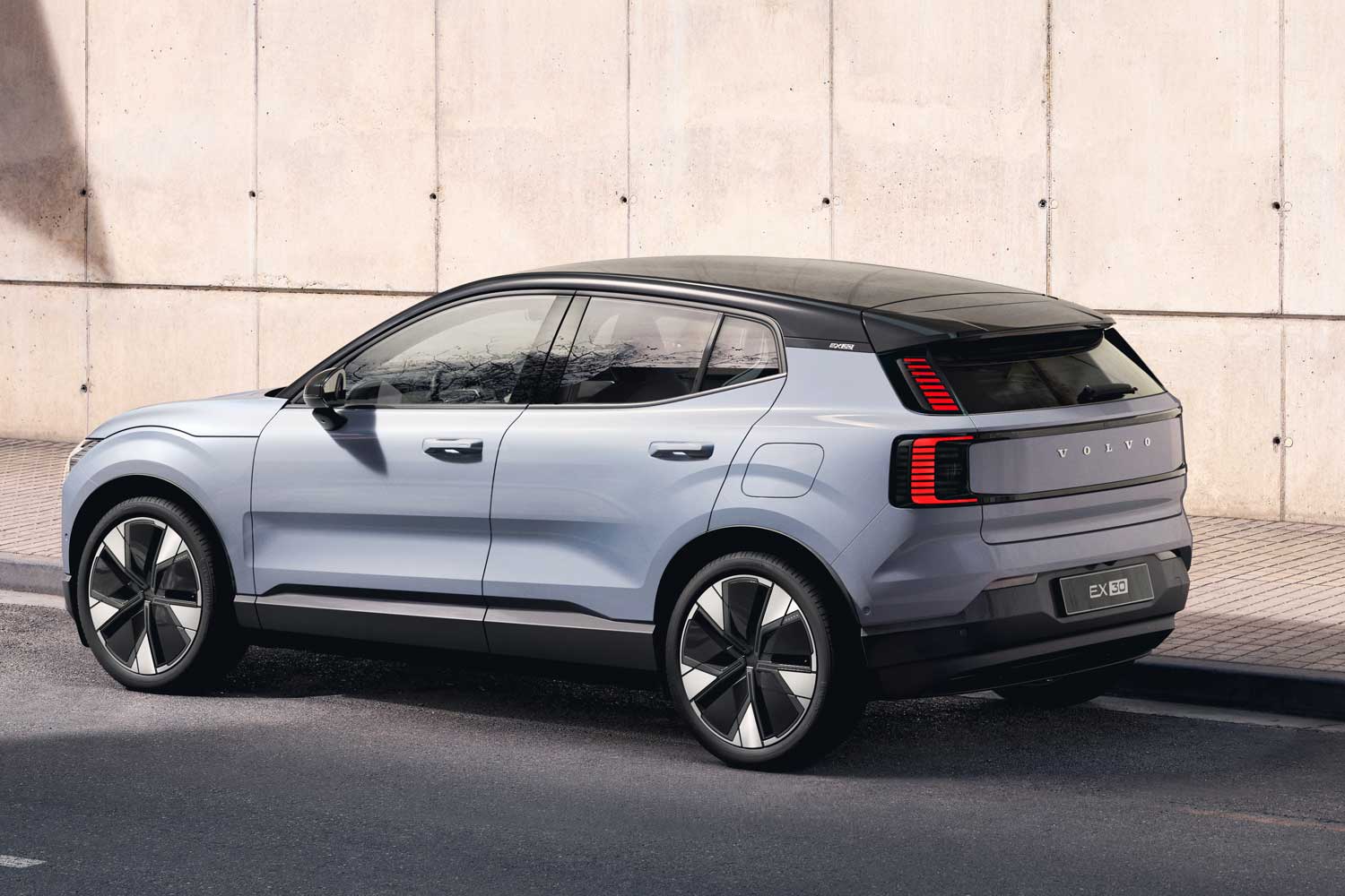2025 Volvo EX30 Electric Crossover Debuts With No GM Rival