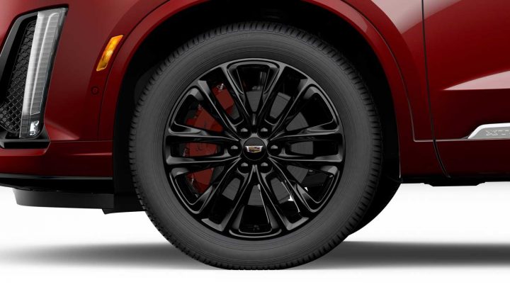 The 20-inch Gloss Black wheels offered for the 2024 Cadillac XT6.