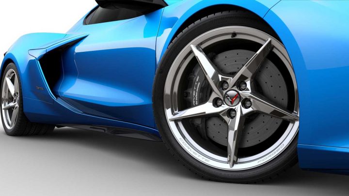 Bright polished forged aluminum wheel (SOM).