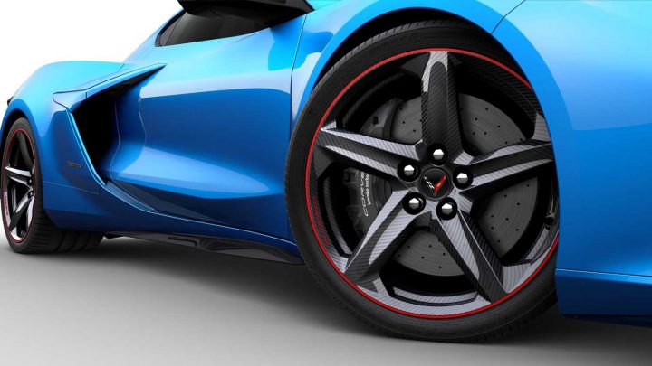 20-inch front and 21-inch rear visible carbon fiber wheel with Red stripe (STZ).