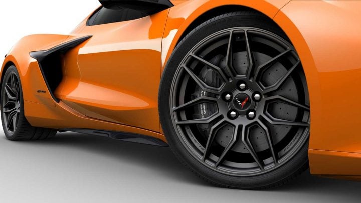20-inch front and 21-inch rear Spider design, Satin Graphite forged aluminum wheel (SOC).
