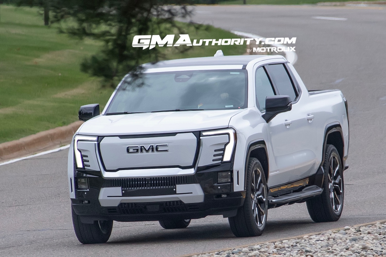 2024 GMC Sierra EV Denali Edition 1 ShowroomReady Photos