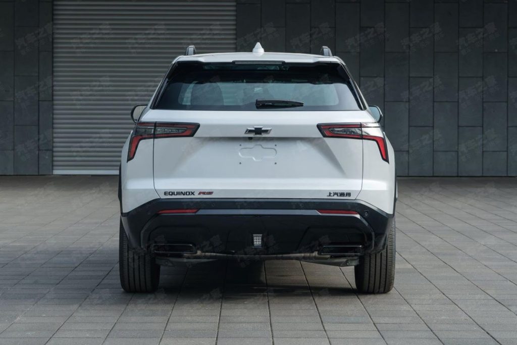 Rear view of the 2025 Chevrolet Equinox.