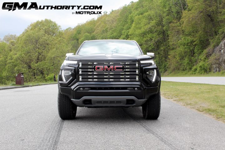 The front end of the 2023 GMC Canyon.