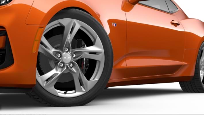 Close-up view of the wheel of the 2024 Chevy Camaro 2SS.