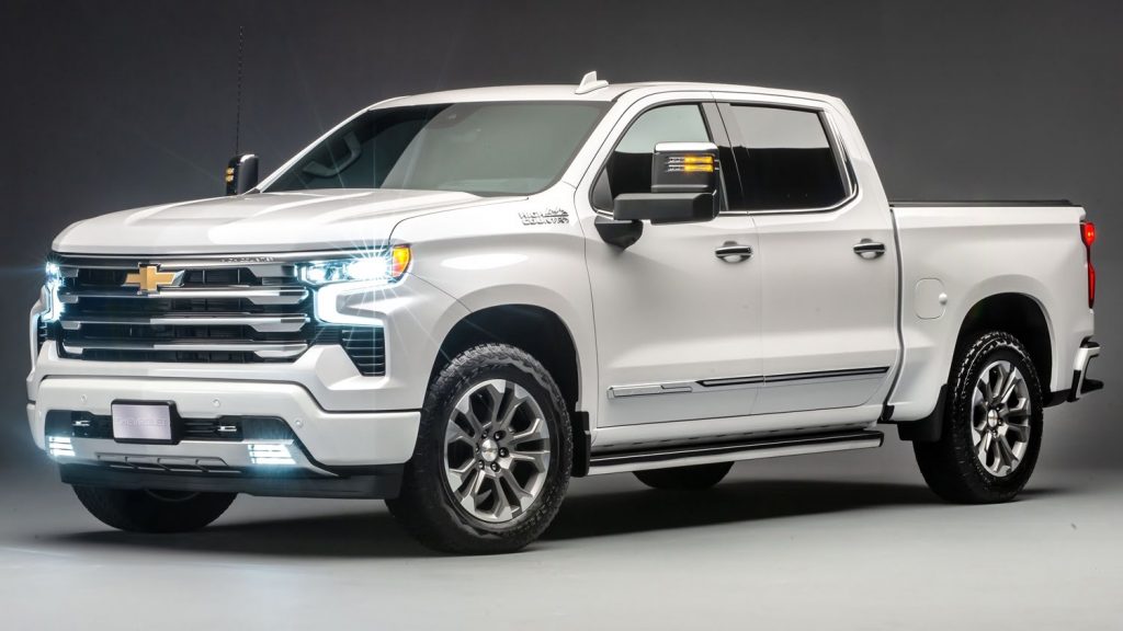 Front three-quarters view of the Brazilian-market 2024 Chevy Silverado High Country.