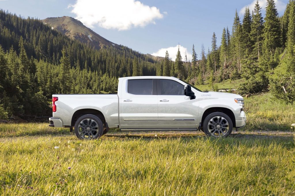 Shown here is the 2024 Chevy Silverado 1500 in the range-topping High Country trim for the Brazil market.