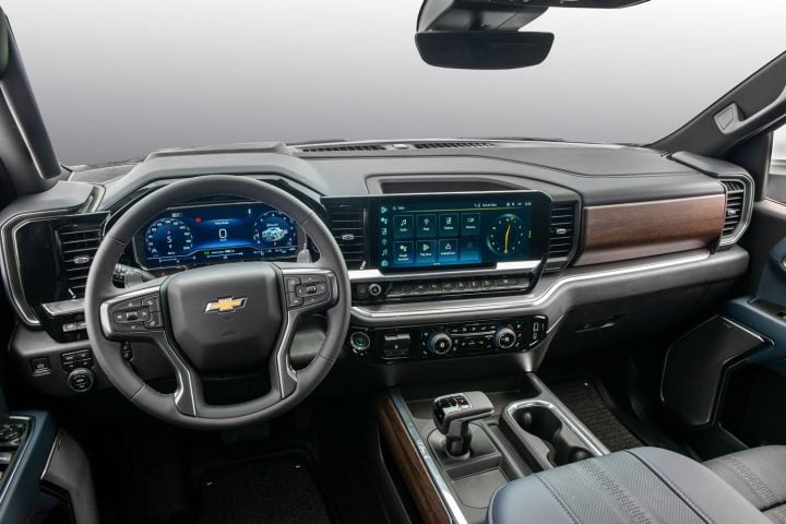 2024 Chevy Silverado Pre Order Period Begins In Brazil   2024 Chevrolet Silverado 1500 High Country Brazil Press Photos Interior 001 Cockpit Dash Steering Wheel Center Stack Infotainment Display Screen Center Console 720x480 