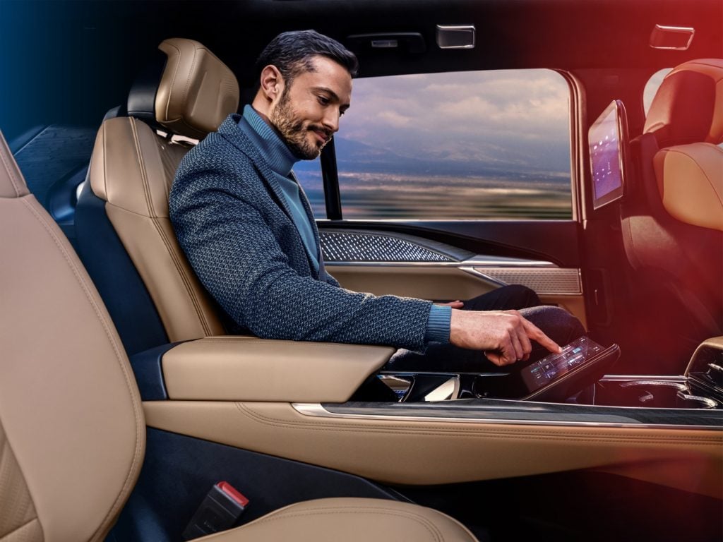 https://gmauthority.com/blog/wp-content/uploads/2023/08/2025-Cadillac-Escalade-IQ-Sport-Reveal-Photos-Interior-011-rear-seat-center-console-1024x768.jpg