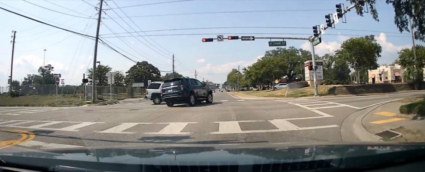 New Chevy Tahoe Runs Red Light, Hits Old Chevy Tahoe: Video