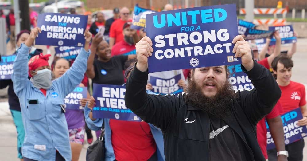 Union members demonstrating with UAW signs.