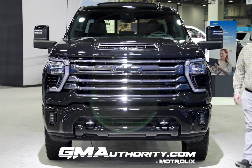 The front end of the 2024 Chevy Silverado HD High Country Midnight Edition.