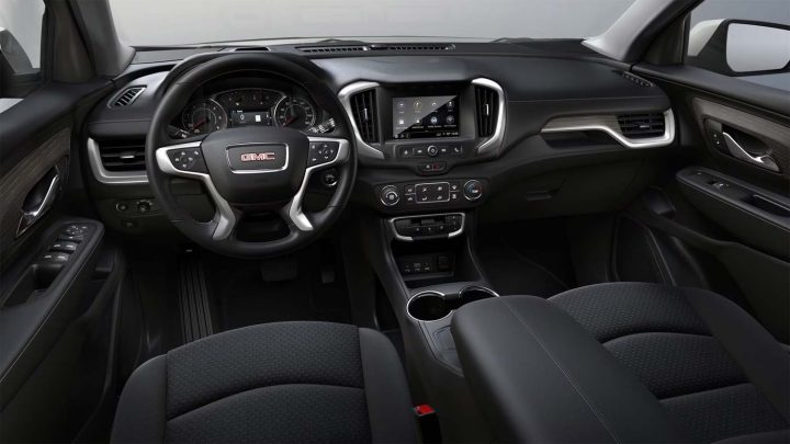 Cockpit view of the 2024 GMC Terrain. 