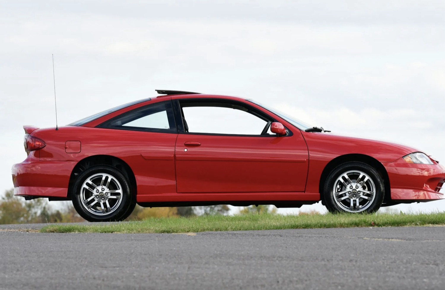 Almost-new 2004 Chevy Cavalier Coupe Up For Auction