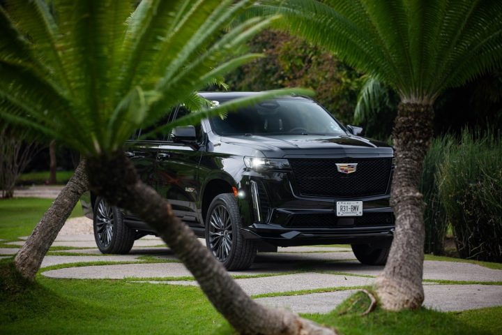 Front-three-quarter view of Cadillac Escalade-V ESV.