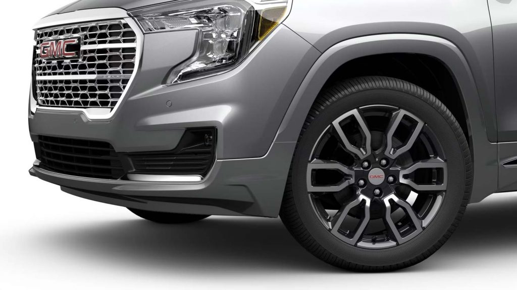 19-inch bright machined aluminum wheel with Premium Gray painted accents (RT7).