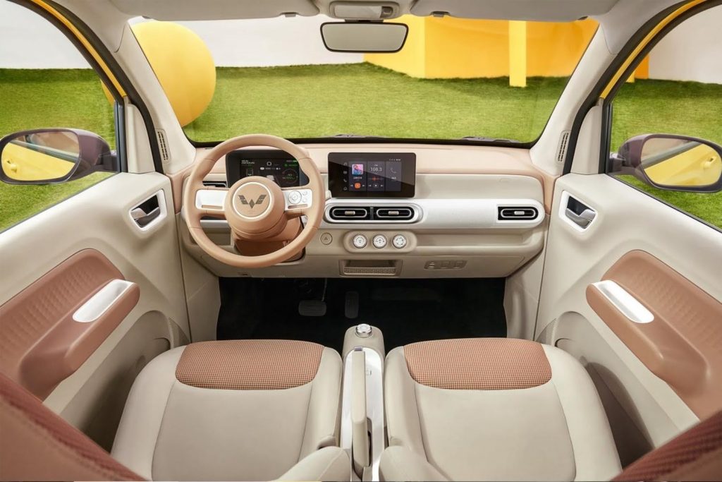 The 2024 Wuling MINI EV Macaron's revised interior design.