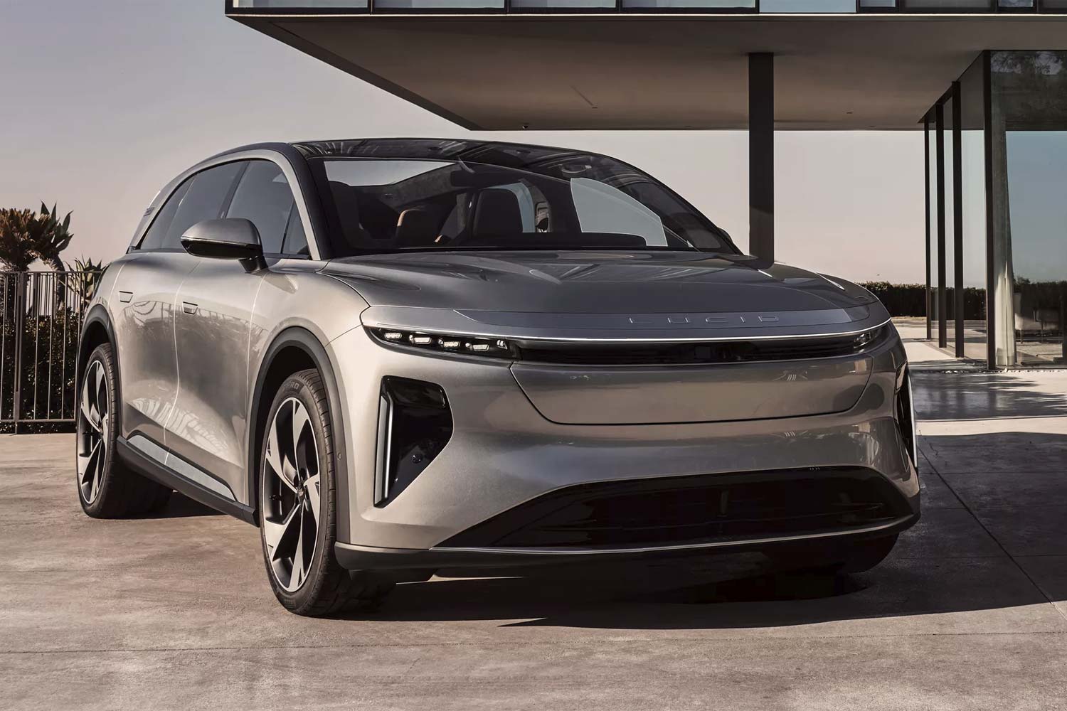 Lucid Debuts Its First Electric SUV, the 2025 Lucid Gravity